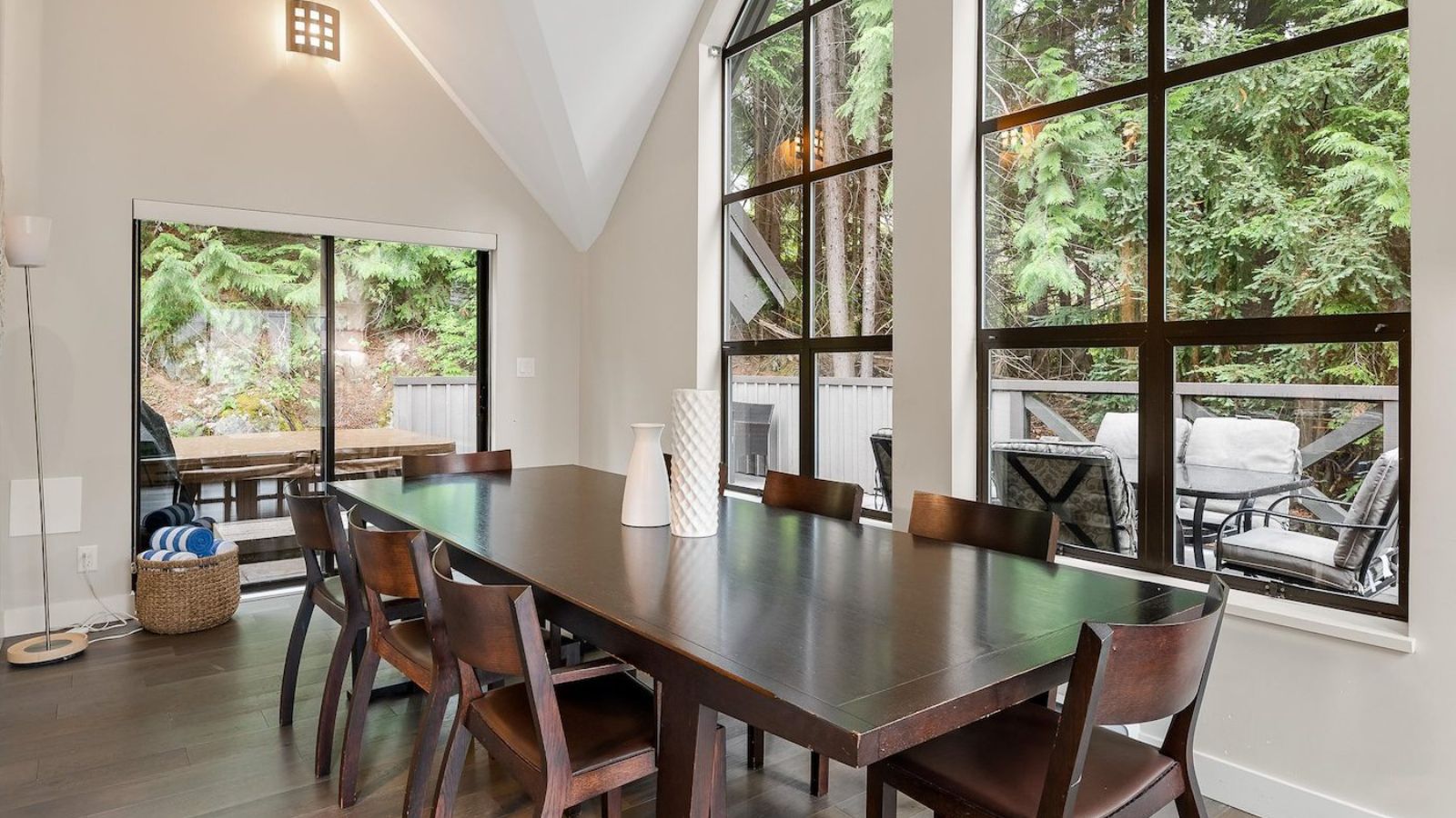 Luxury-ski-chalet-Whistler-Pinnacle Ridge 42-Oxford-Ski-Dinning table.jpg