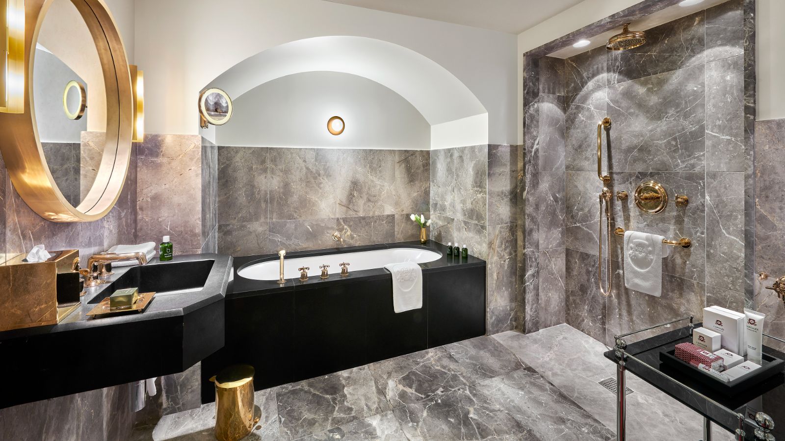 Luxury-ski-Hotel-Courchevel 1850-Alpensia-Oxford-Ski-Bathroom(2).jpg