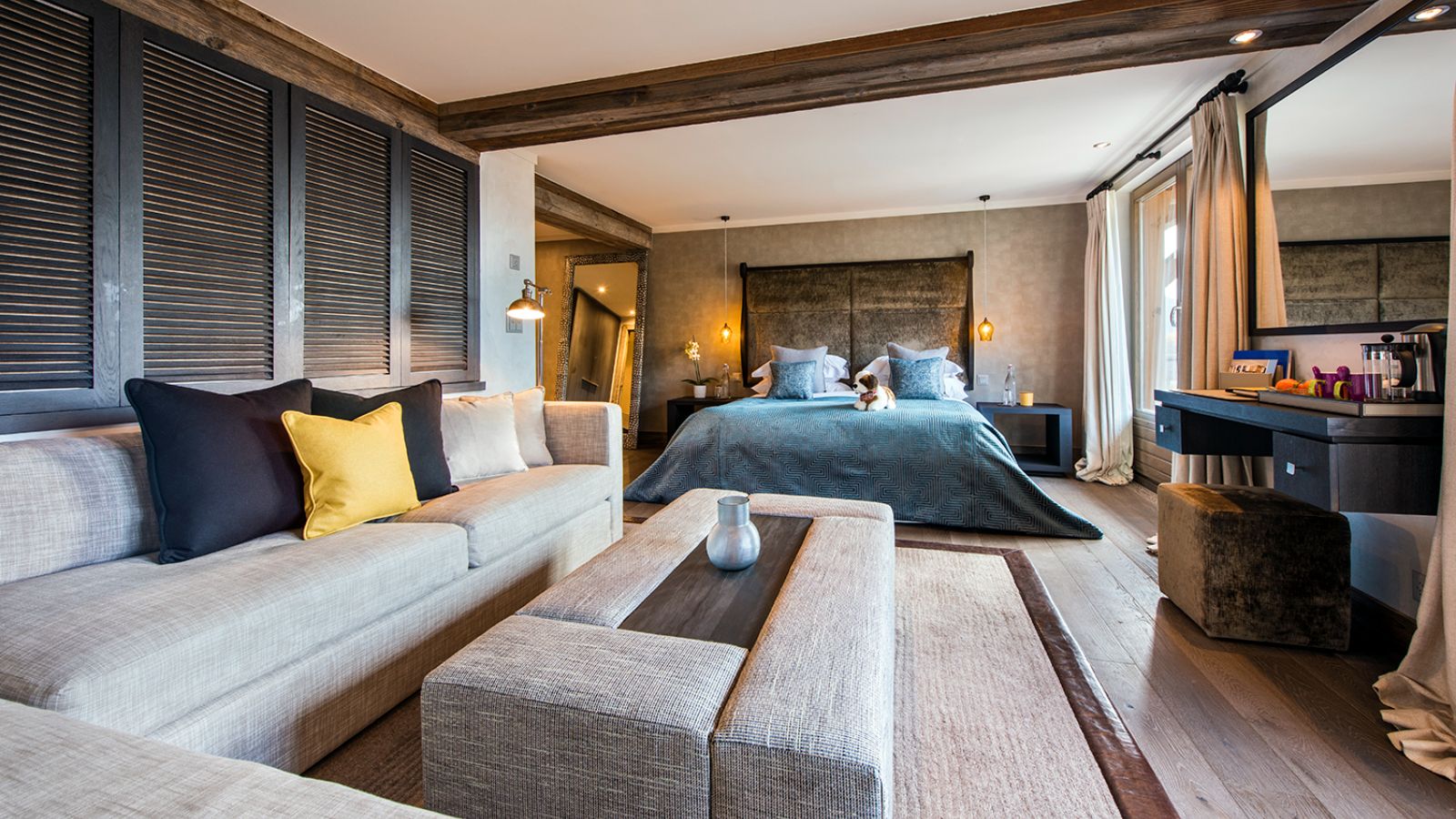 Luxury-Ski-Chalet-The-Lodge-Verbier-Oxford-Ski-Bedroom8.jpg