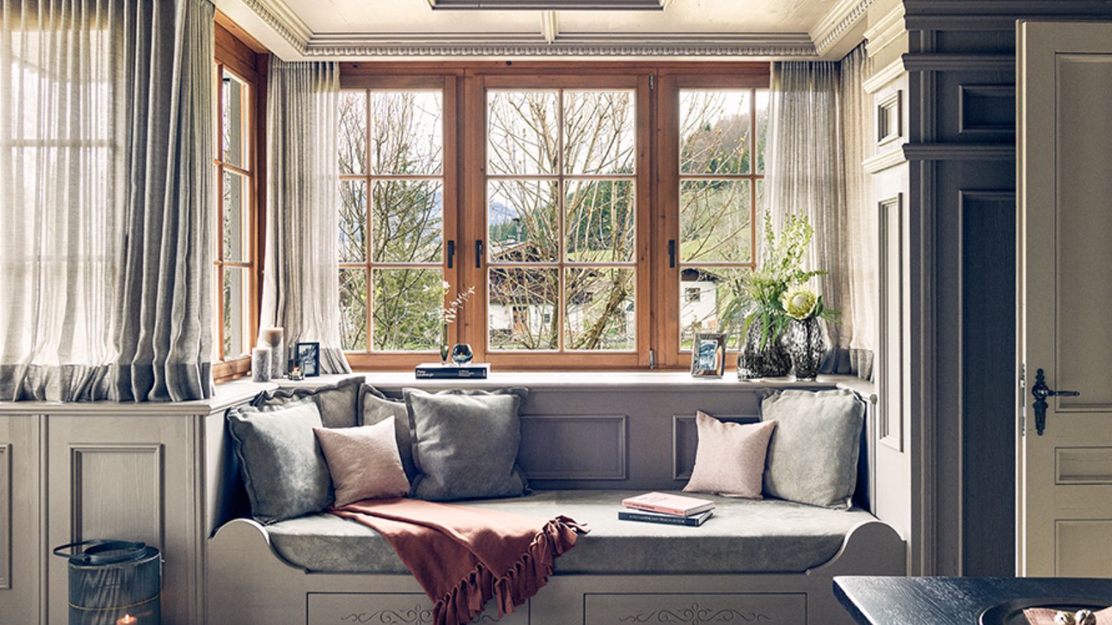 Luxury-ski-chalet-Kitzbuhel-Chalet Creek-Oxford-Ski-Sitting area(3).jpg