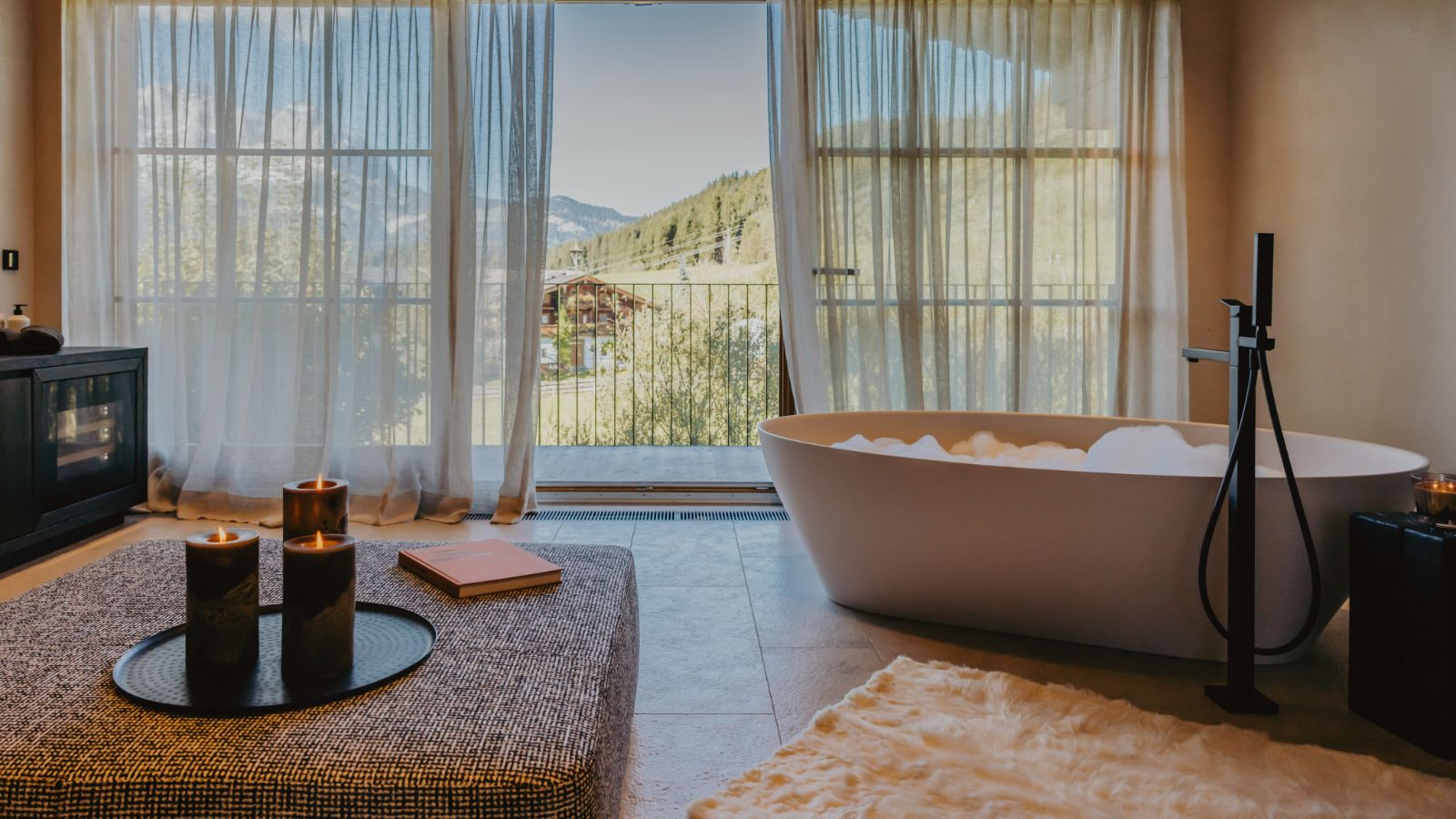 Luxury-ski-chalet-Kitzbuhel-Chalet Creek-Oxford-Ski-Bathroom.jpg