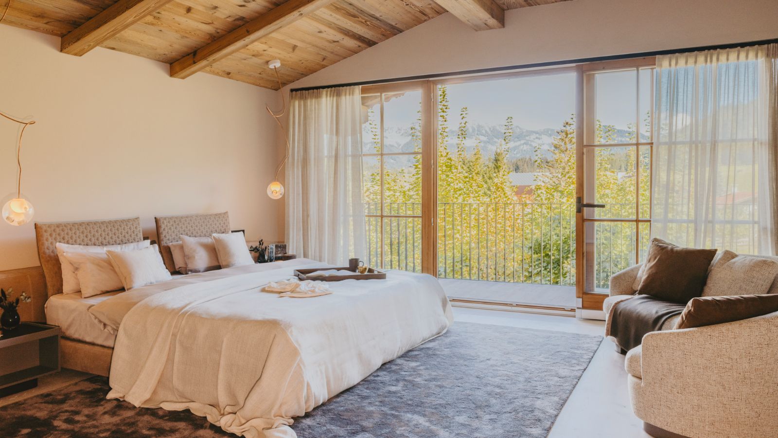Luxury-ski-chalet-Kitzbuhel-Chalet Creek-Oxford-Ski-Bedroom(1).jpg