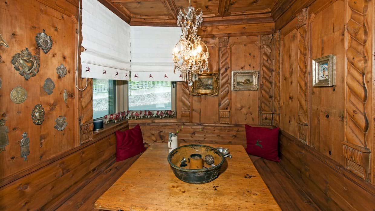 Luxury-ski-chalet-Kitzbuhel-Chalet Tiffany-Oxford-Ski-Sitting area.jpg