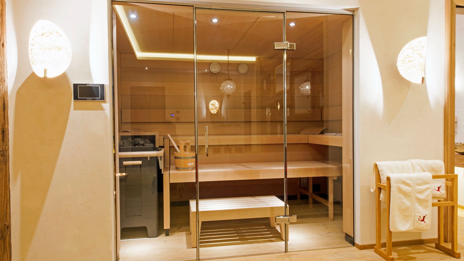 Luxury-ski-chalet-Kitzbuhel-Chalet Tiffany-Oxford-Ski-Spa(2).jpg