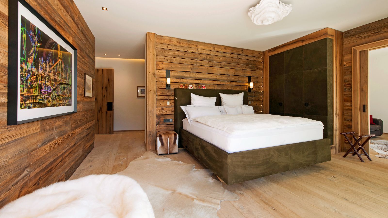 Luxury-ski-chalet-Kitzbuhel-Chalet Tiffany-Oxford-Ski-Bedroom(4).jpg
