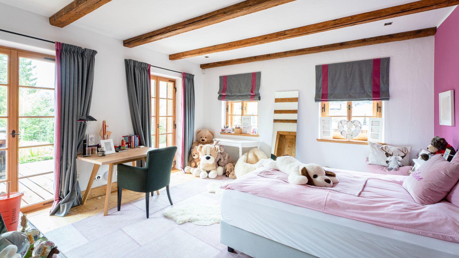 Luxury-ski-chalet-Kitzbuhel-Chalet Magna-Oxford-Ski-Bedroom(4).jpg