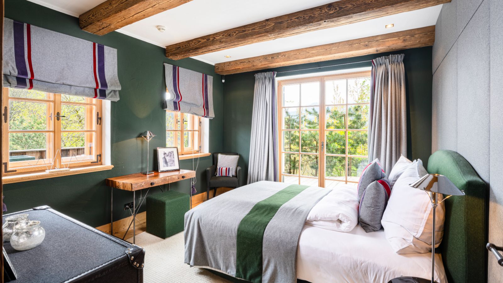 Luxury-ski-chalet-Kitzbuhel-Chalet Magna-Oxford-Ski-Bedroom(5).jpg