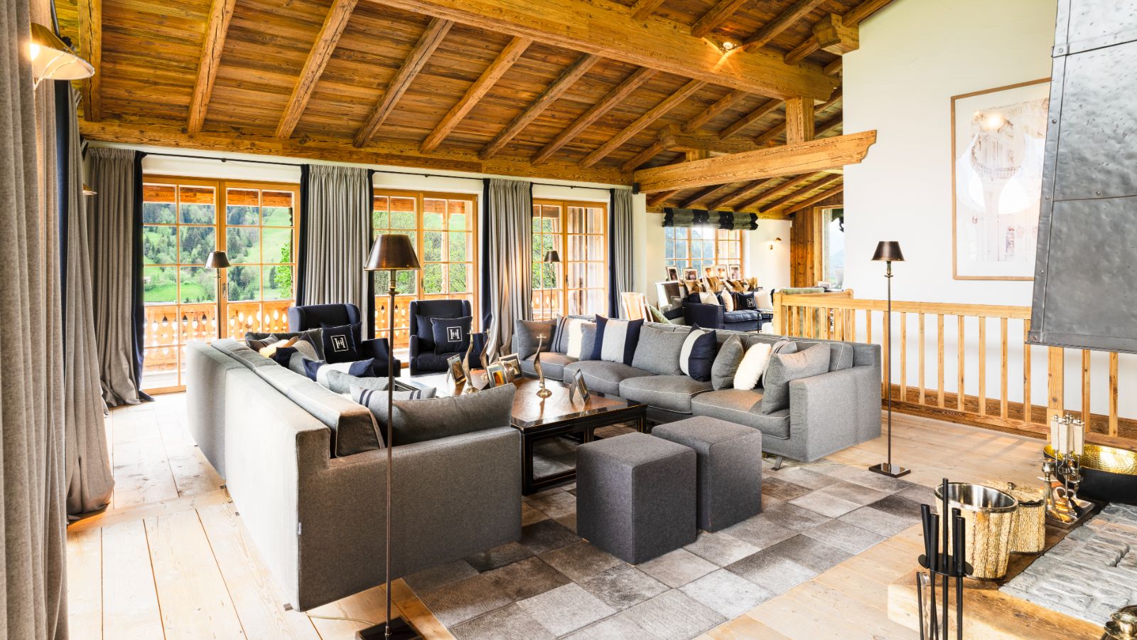 Luxury-ski-chalet-Kitzbuhel-Chalet Magna-Oxford-Ski-Lounge(2).jpg