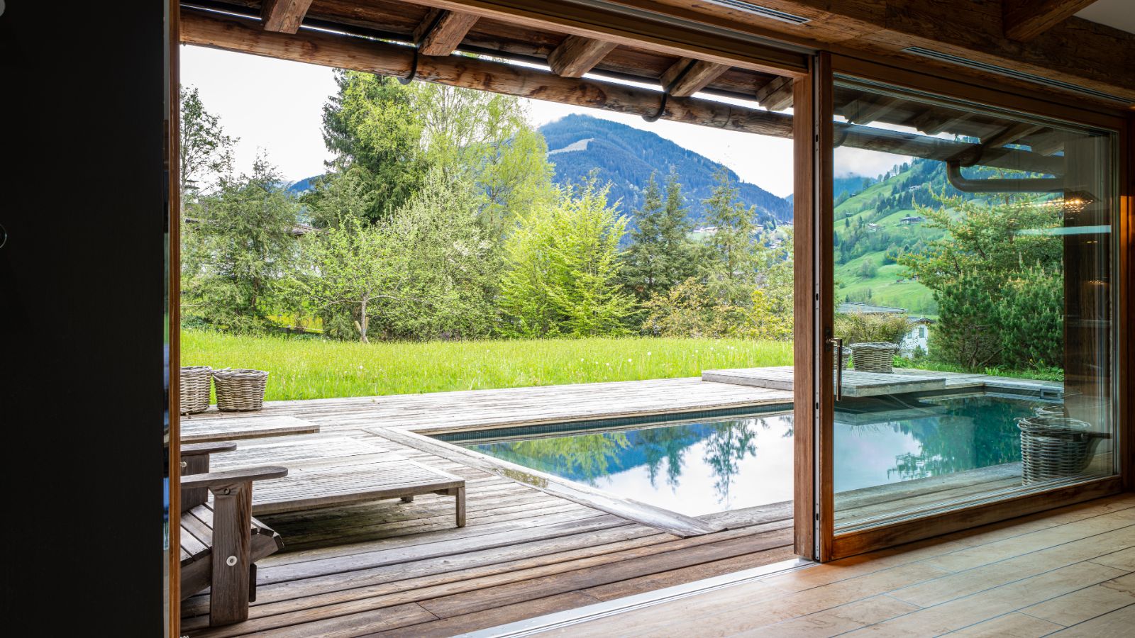 Luxury-ski-chalet-Kitzbuhel-Chalet Magna-Oxford-Ski-Outside pool.jpg