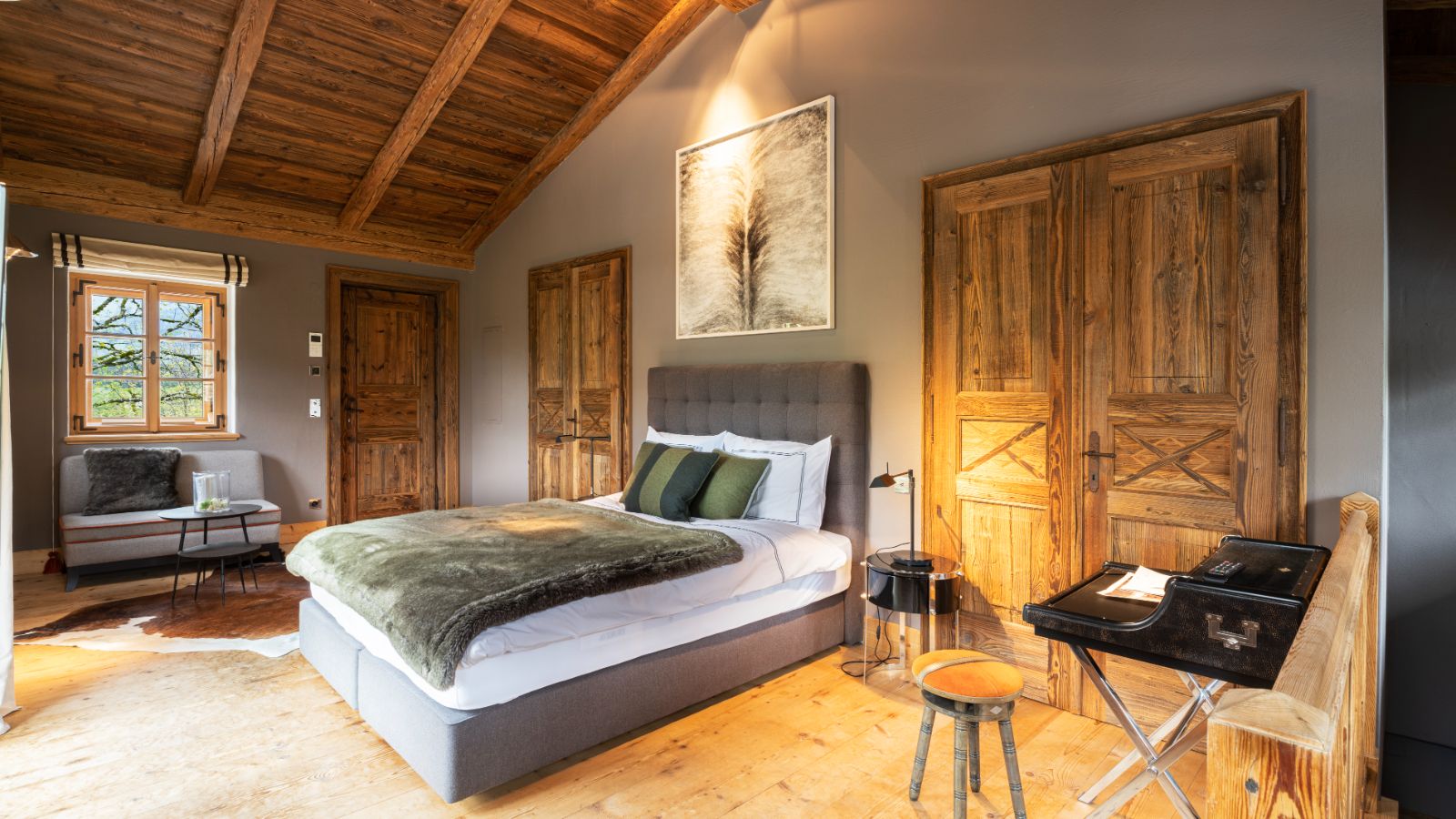 Luxury-ski-chalet-Kitzbuhel-Chalet Magna-Oxford-Ski-Bedroom(1).jpg