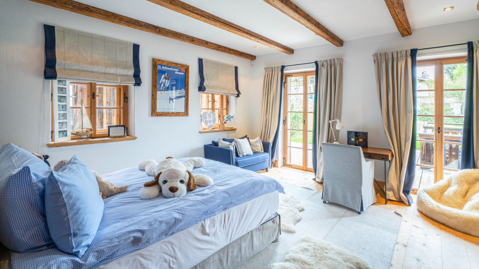 Luxury-ski-chalet-Kitzbuhel-Chalet Magna-Oxford-Ski-Bedroom(3).jpg