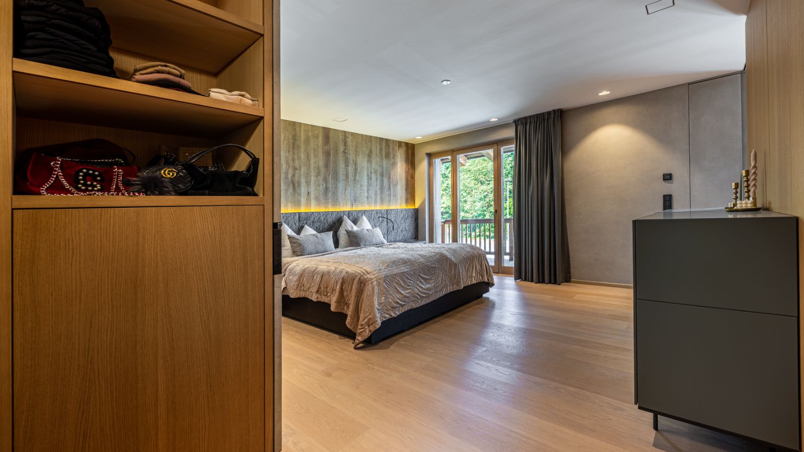 Luxury-ski-chalet-Kitzbuhel-Penthouse Grand-Oxford-Ski-Bedroom(4).jpg