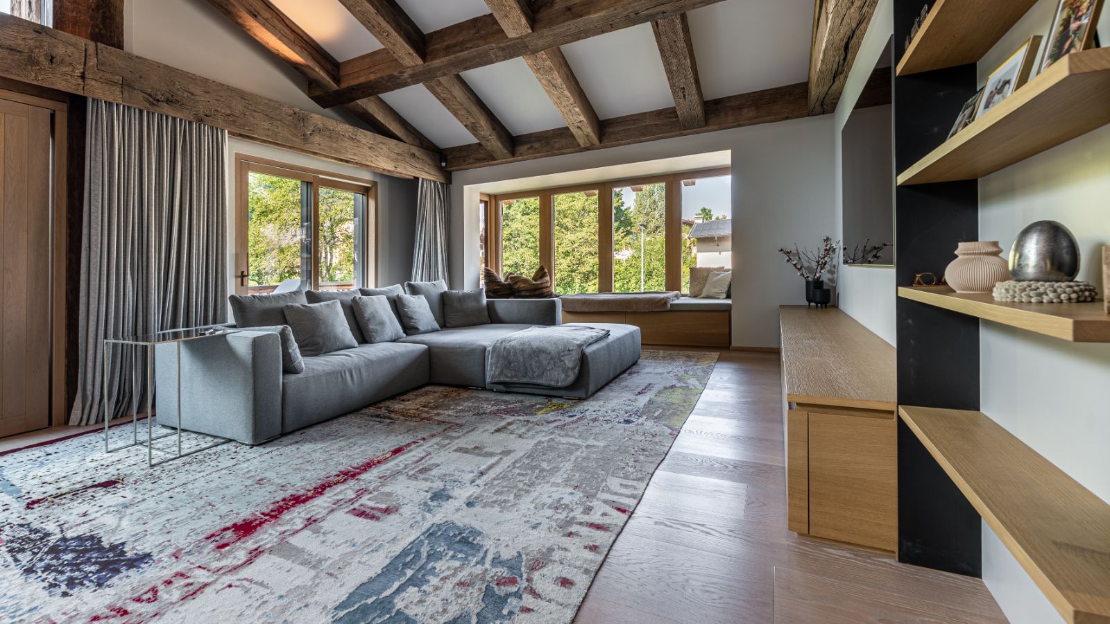 Luxury-ski-chalet-Kitzbuhel-Penthouse Grand-Oxford-Ski-Lounge(2).jpg