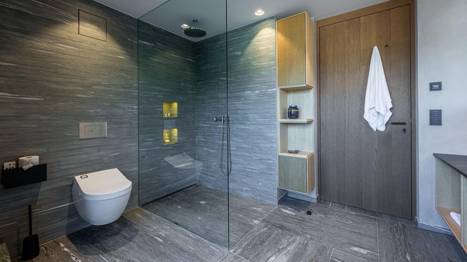 Luxury-ski-chalet-Kitzbuhel-Penthouse Grand-Oxford-Ski-Bathroom(1).jpg