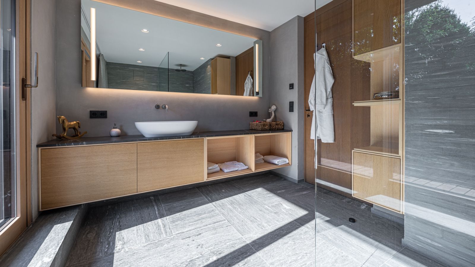 Luxury-ski-chalet-Kitzbuhel-Penthouse Grand-Oxford-Ski-Bathroom(2).jpg