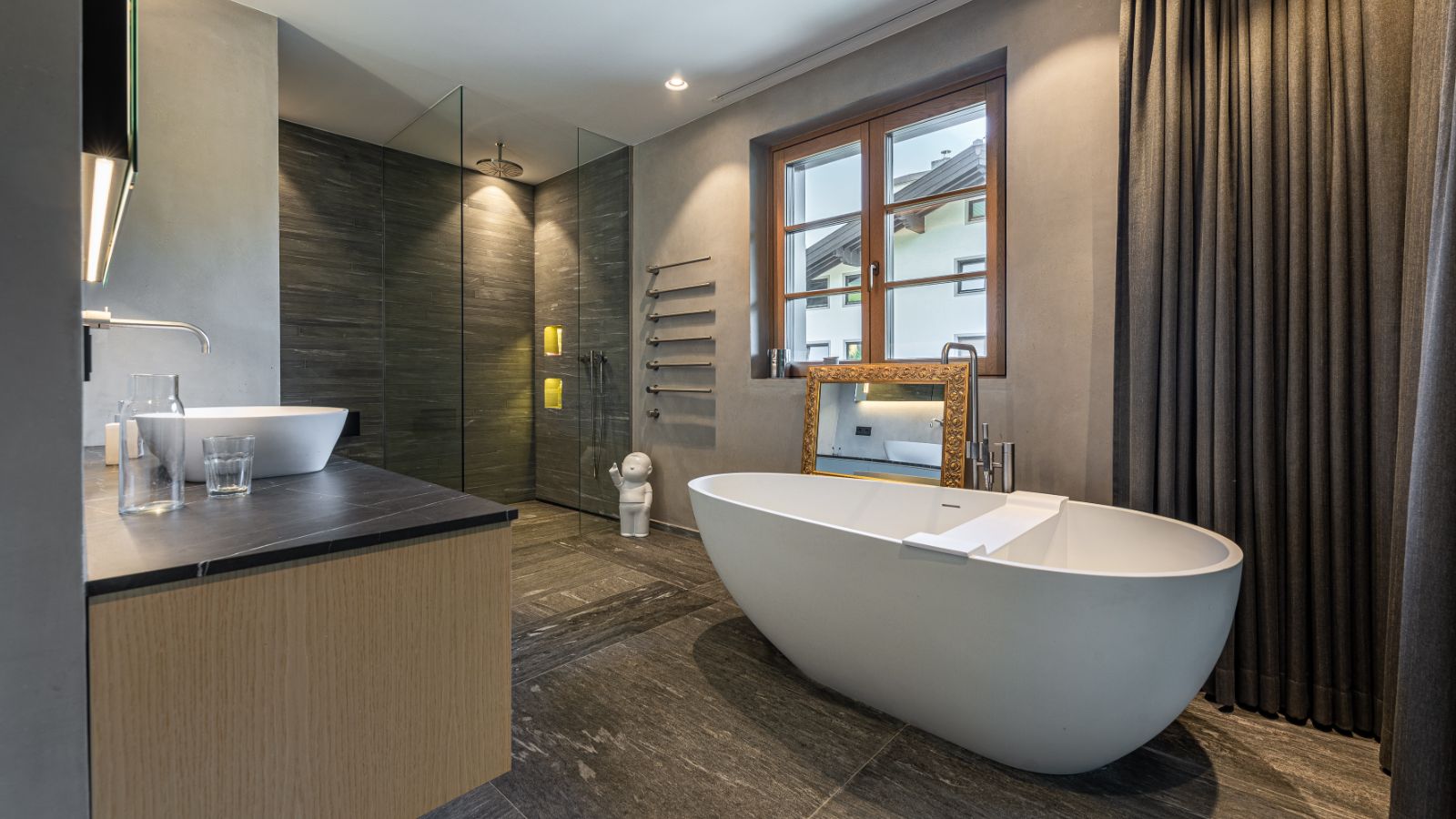 Luxury-ski-chalet-Kitzbuhel-Penthouse Grand-Oxford-Ski-Bathroom(3).jpg