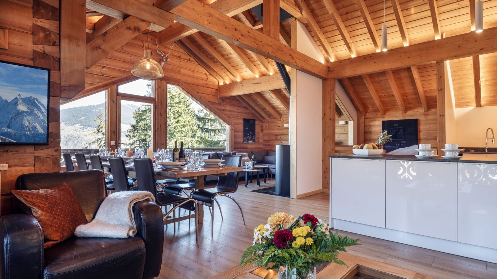 Luxury-ski-chalet-latania-sophie-oxford-ski-living1.jpg