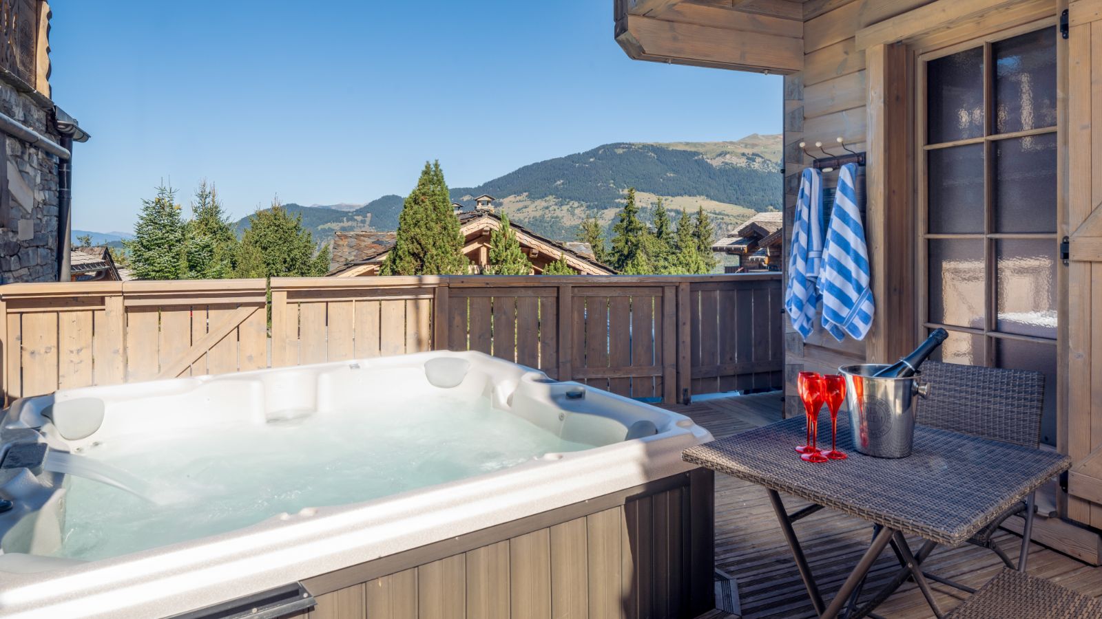 Luxury-ski-chalet-rachel-oxford-ski-hottub.jpg