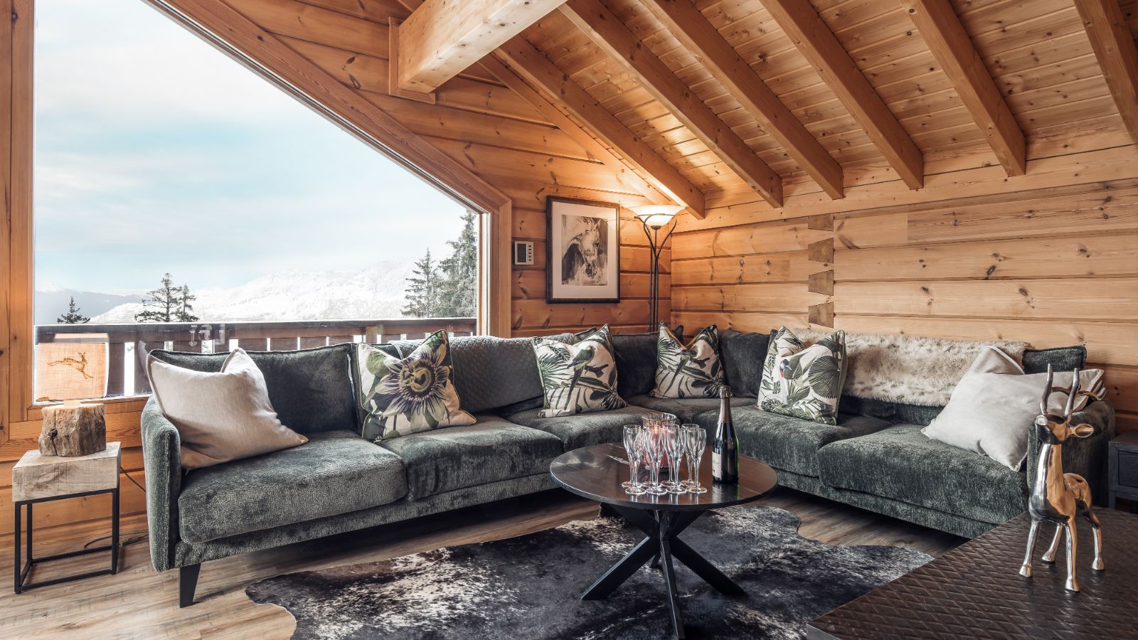 Luxury-ski-chalet-latania-pleroma-oxford-ski-living1.jpg