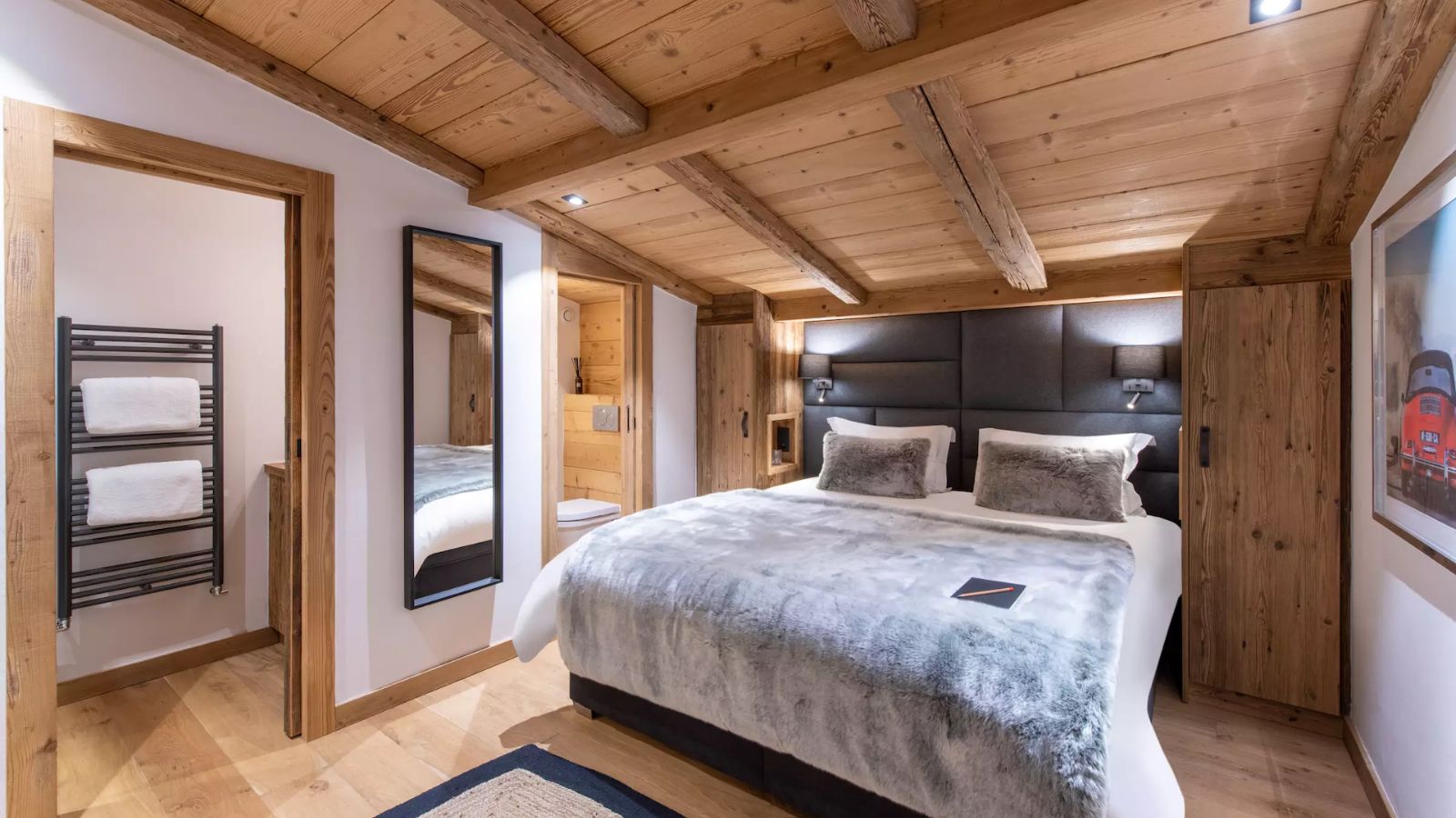 Luxury-Ski-Chalet-Megeve-Chalet-Eleven-Oxford-Ski-Bedroom (11).jpg