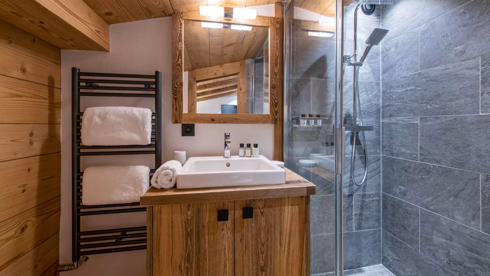 Luxury-Ski-Chalet-Megeve-Chalet-Eleven-Oxford-Ski-Shower.jpg