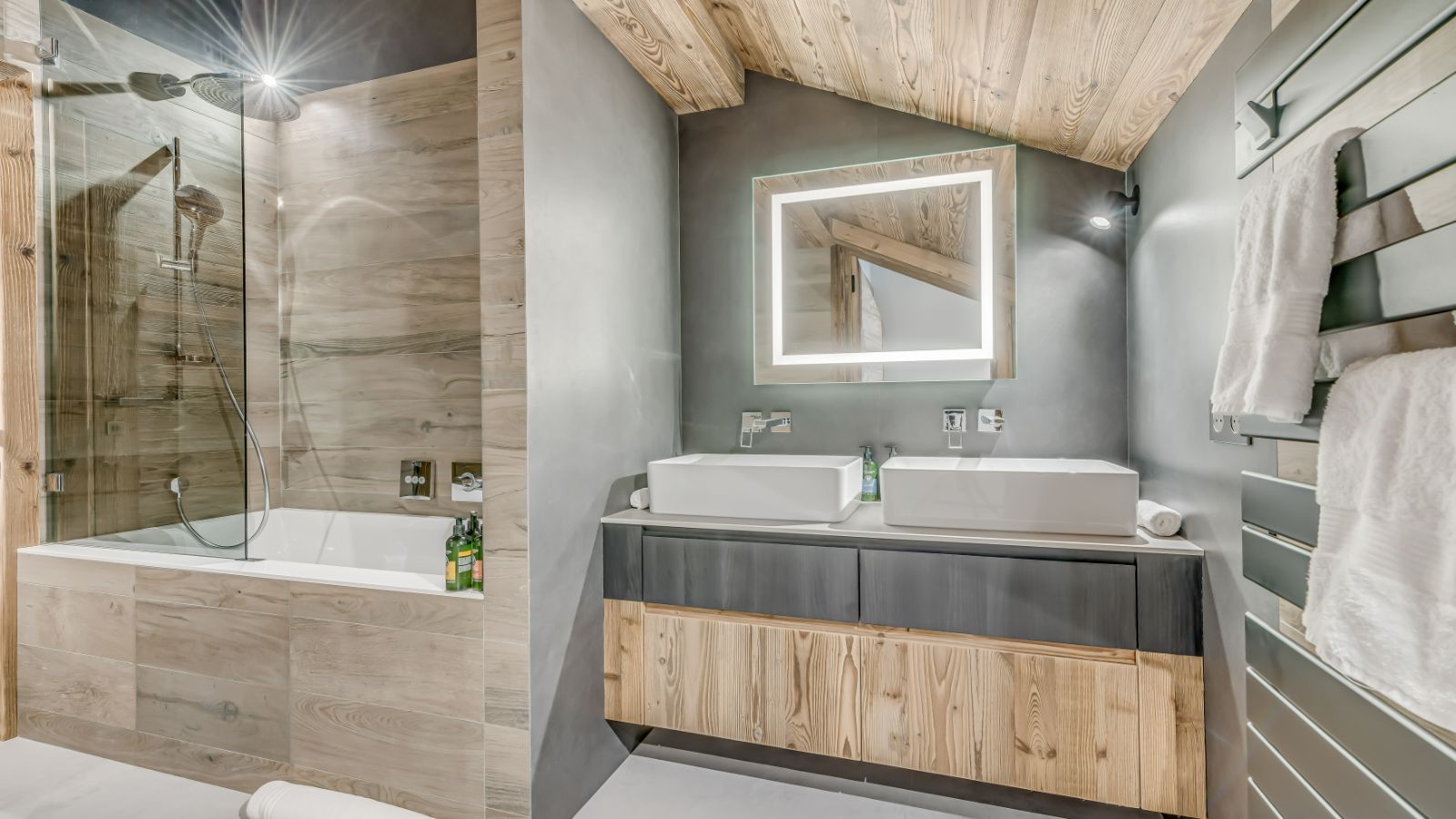 Luxury-ski-chalet-Courchevel1850-PenthouseB-oxford-ski-ensuite 2.jpg