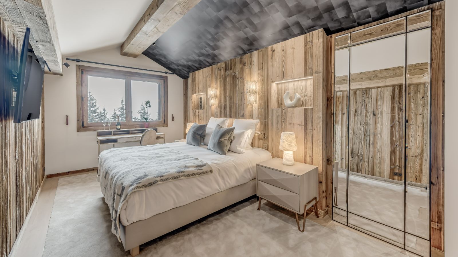 Luxury-ski-chalet-Courchevel1850-PenthouseB-oxford-ski-bedroom 2.jpg