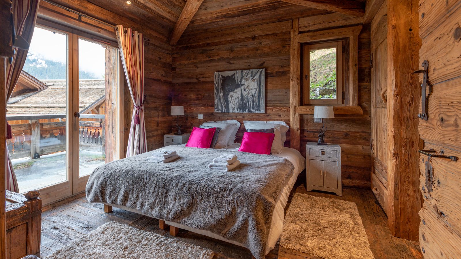 Luxury-Ski-Chalet-Meribel-Chalet-Drukha-Oxford-Ski-Bedroom (7).jpg