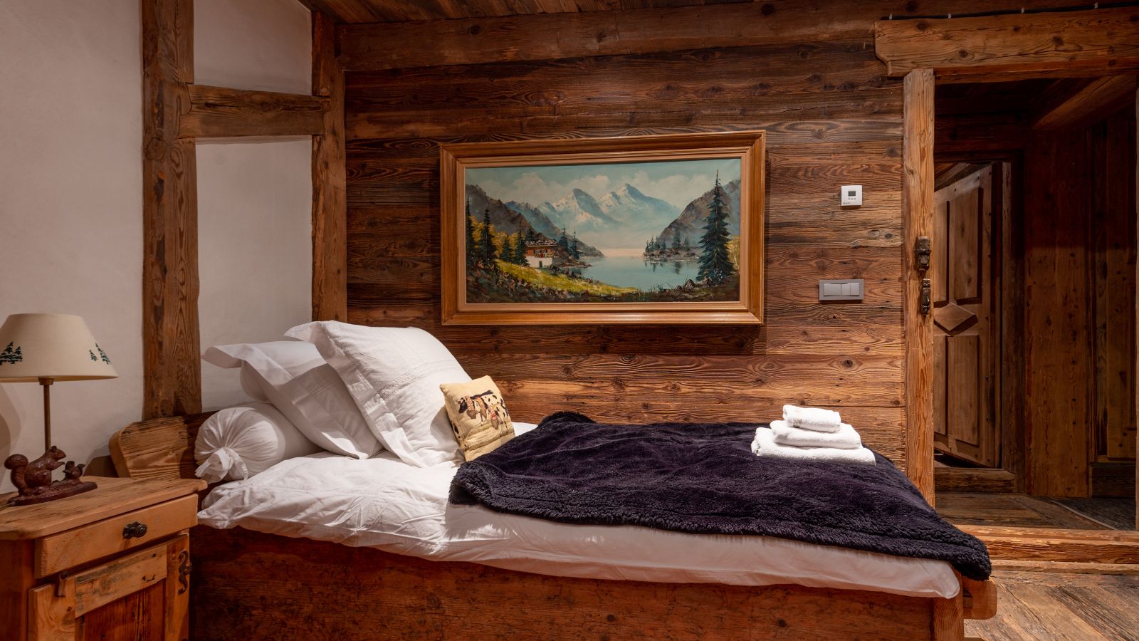 Luxury-Ski-Chalet-Meribel-Chalet-Drukha-Oxford-Ski-Bedroom (9).jpg