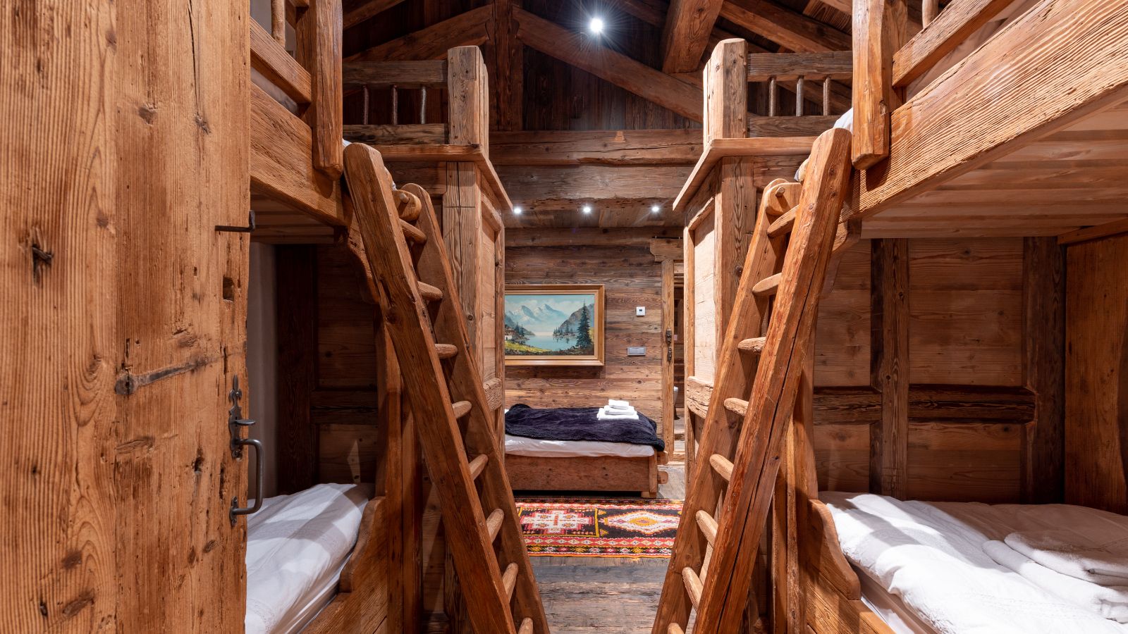 Luxury-Ski-Chalet-Meribel-Chalet-Drukha-Oxford-Ski-Bunk-room (10).jpg