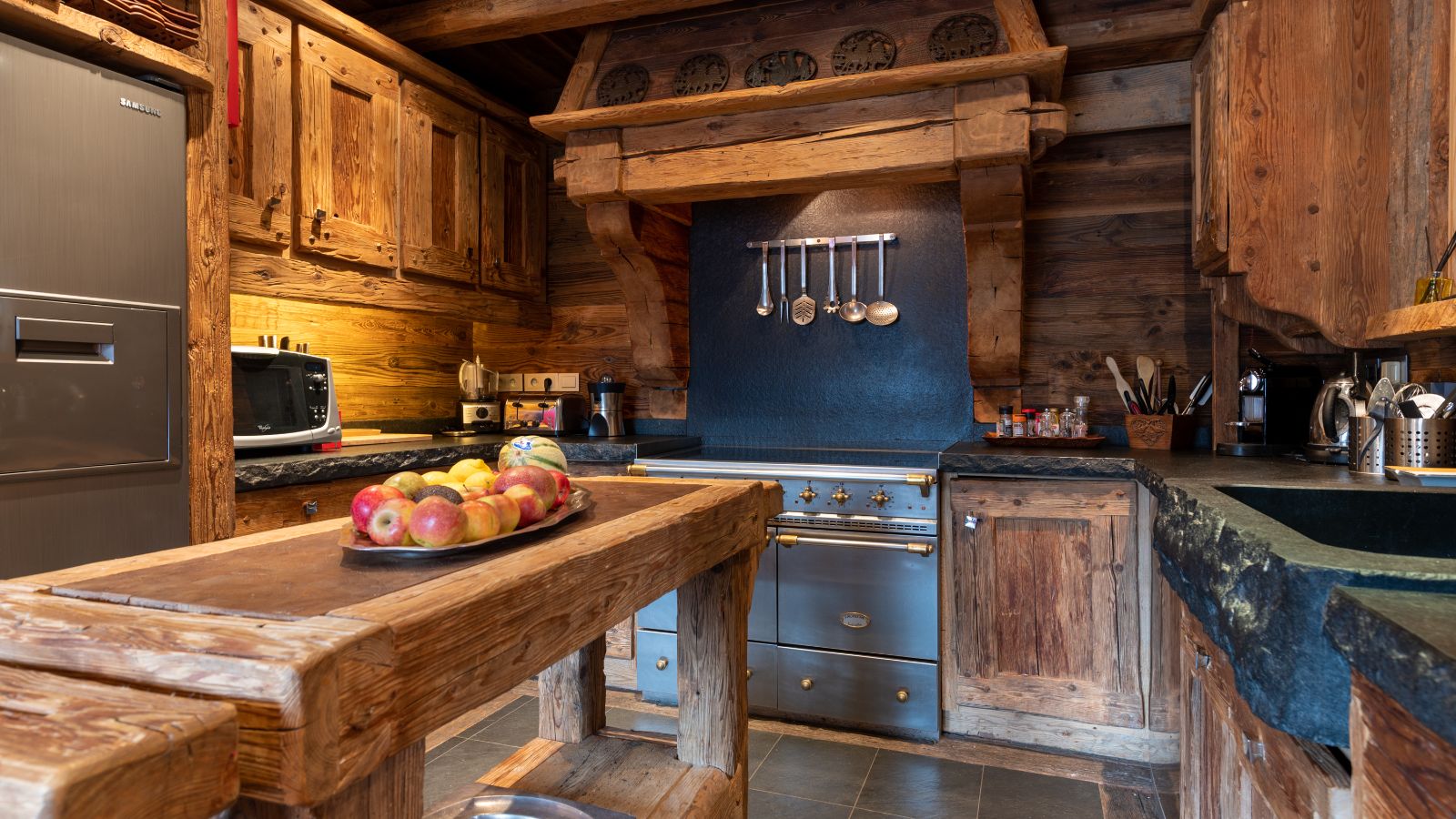 Luxury-Ski-Chalet-Meribel-Chalet-Drukha-Oxford-Ski-Kitchen.jpg