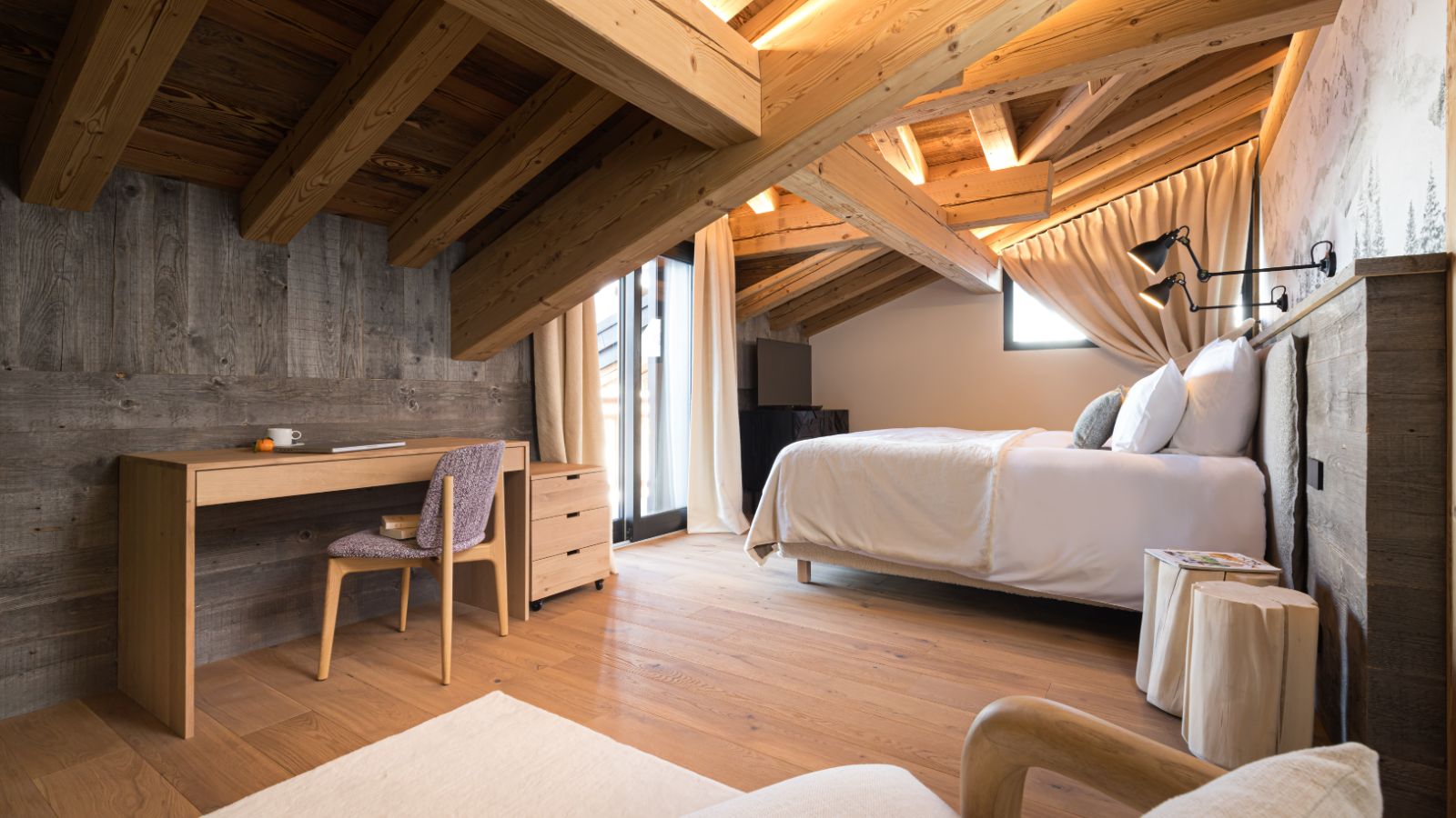 Luxury-Ski-Chalet-Courchevel-Kandahar-Oxford-Ski-Bedroom (15).jpg
