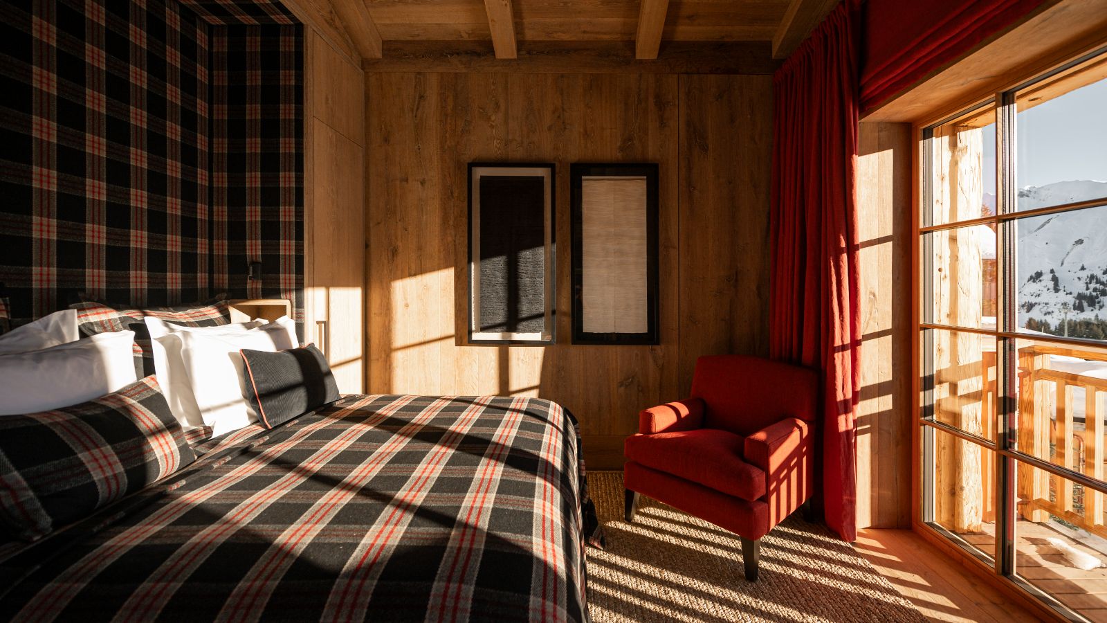 Luxury-Ski-Chalet-Lech-The-Barn-Oxford-Ski-Bedroom (21).jpg