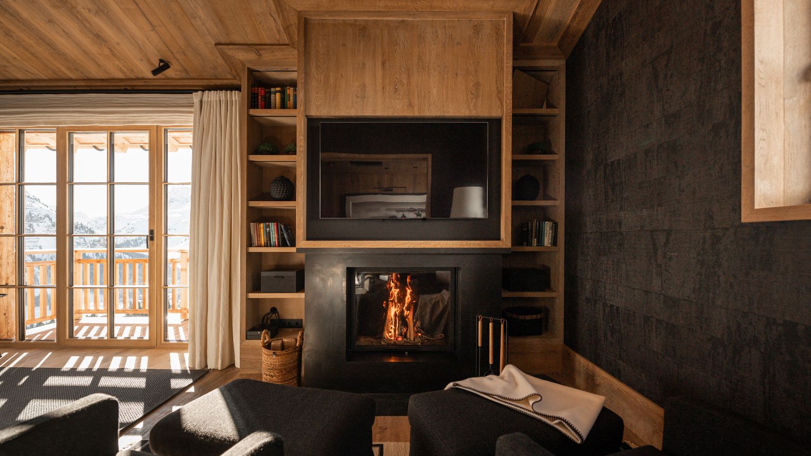 Luxury-Ski-Chalet-Lech-The-Barn-Oxford-Ski-Fireplace.jpg