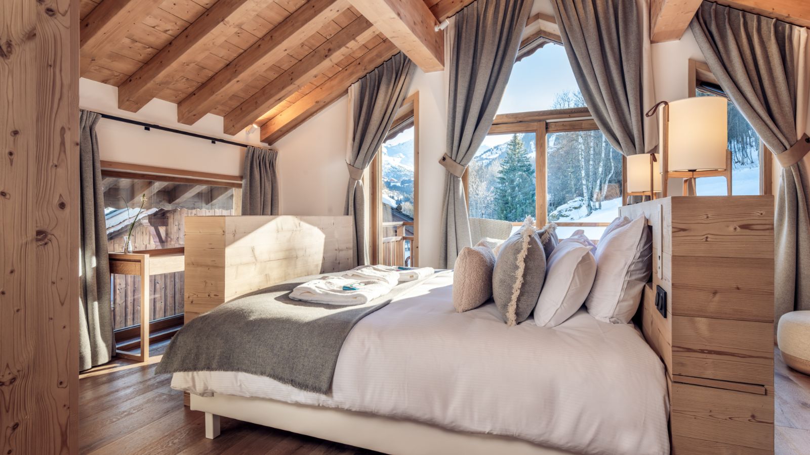 Luxury-Ski-Chalet-Meribel-Chalet-Harmony-Oxford-Ski-Bedroom (12).jpg