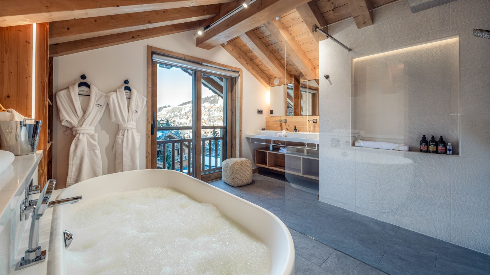 Luxury-Ski-Chalet-Meribel-Chalet-Harmony-Oxford-Ski-Bathroom.jpg