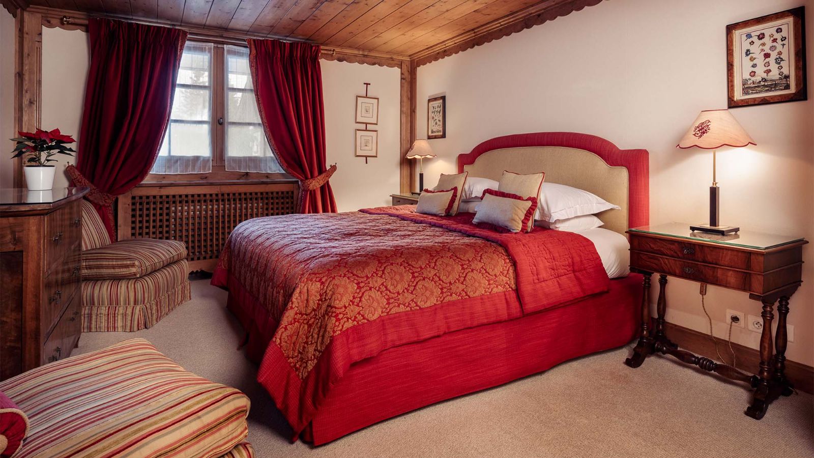 Luxury-Ski-Chalet-Courchevel-Chalet-Margaux-Oxford-Ski-Bedroom (18).jpg