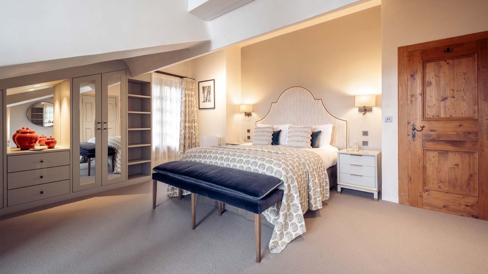 Luxury-Ski-Chalet-Courchevel-Chalet-Margaux-Oxford-Ski-Bedroom (20).jpg