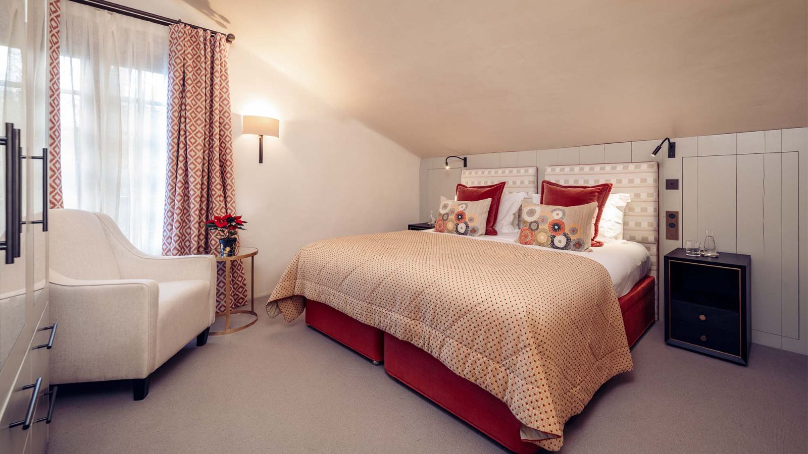 Luxury-Ski-Chalet-Courchevel-Chalet-Margaux-Oxford-Ski-Bedroom (21).jpg