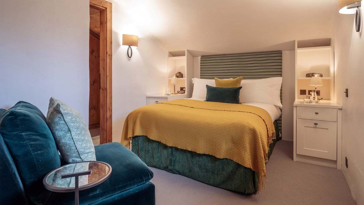 Luxury-Ski-Chalet-Courchevel-Chalet-Margaux-Oxford-Ski-Bedroom (3).jpg