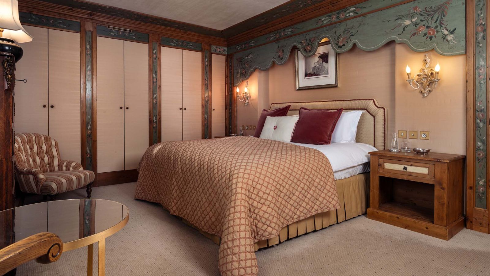 Luxury-Ski-Chalet-Courchevel-Chalet-Margaux-Oxford-Ski-Bedroom (4).jpg