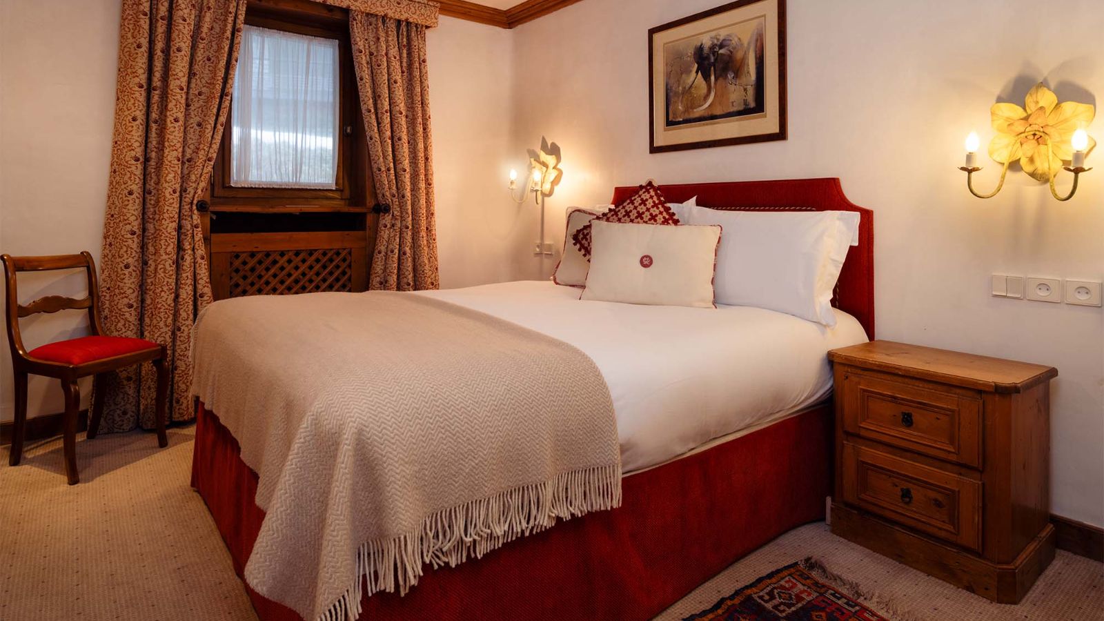 Luxury-Ski-Chalet-Courchevel-Chalet-Margaux-Oxford-Ski-Bedroom (5).jpg