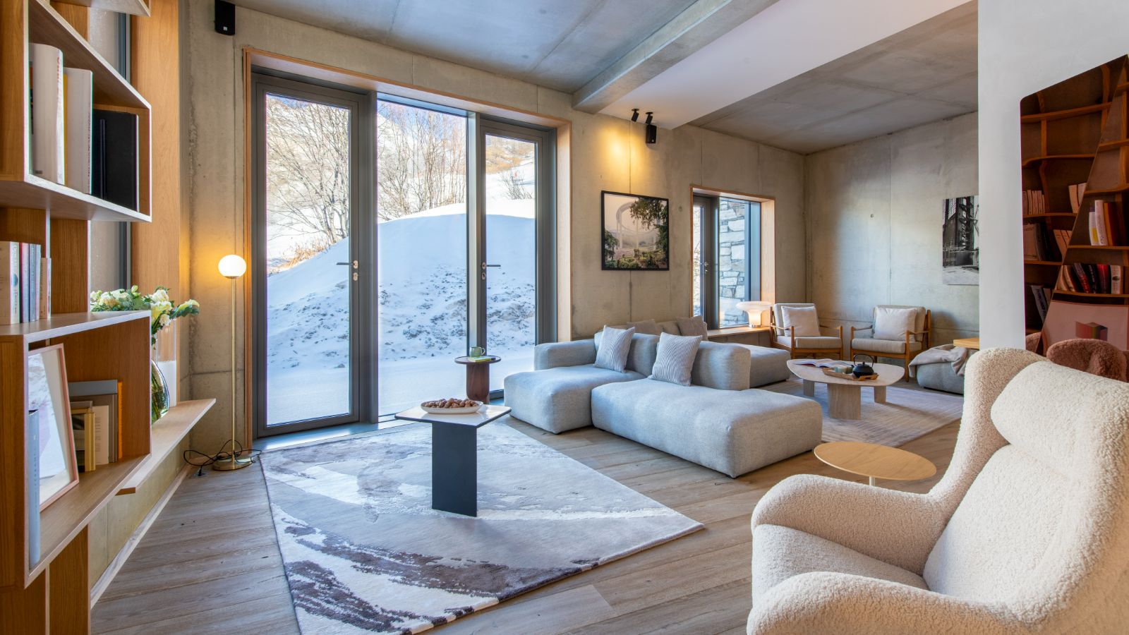 Luxury-Ski-Chalet-Val-d-Isere-Chalet-Kitsune-Oxford-Ski-Lounge.jpg