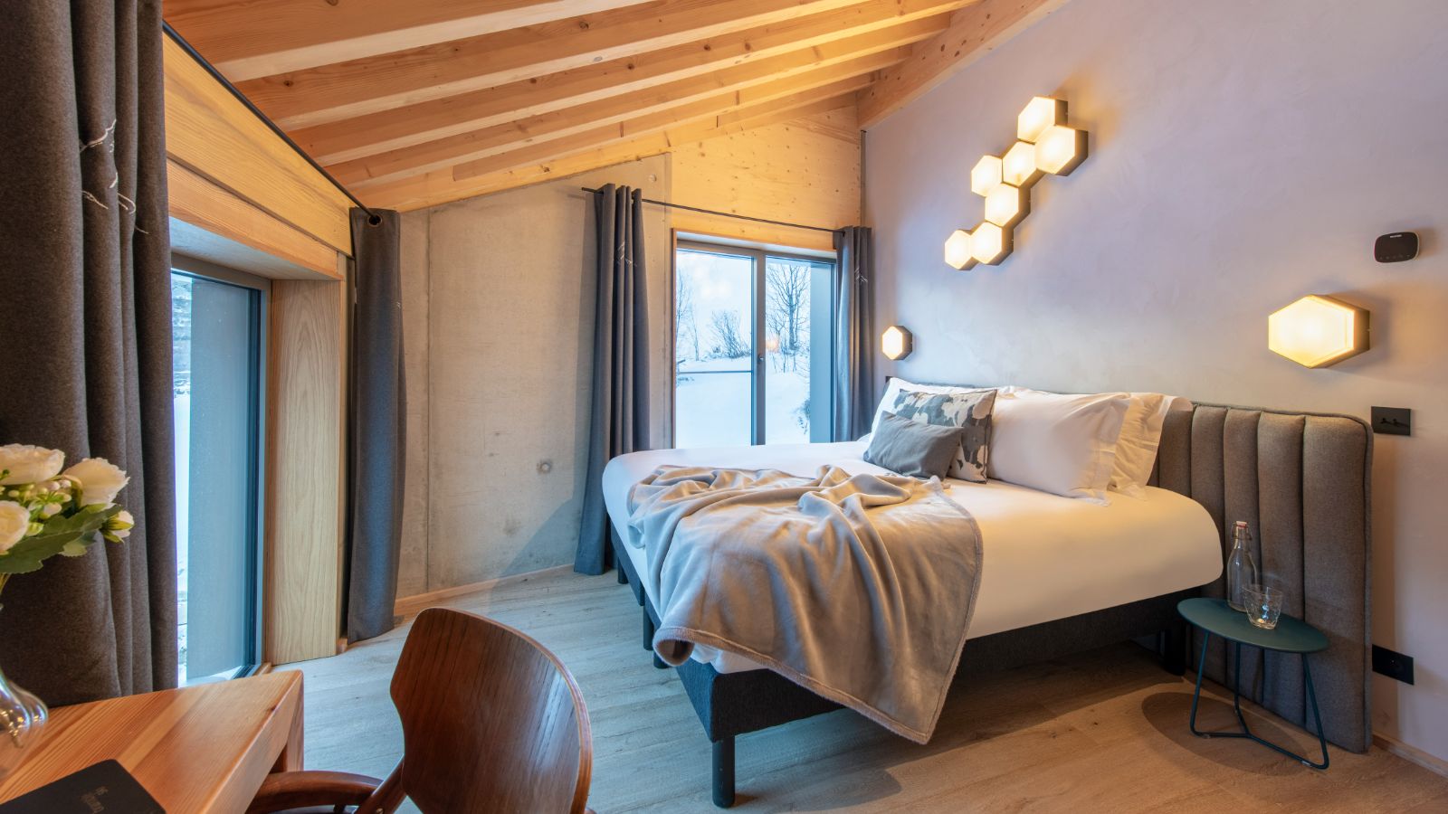 Luxury-Ski-Chalet-Val-d-Isere-Chalet-Kitsune-Oxford-Ski-Bedroom (14).jpg
