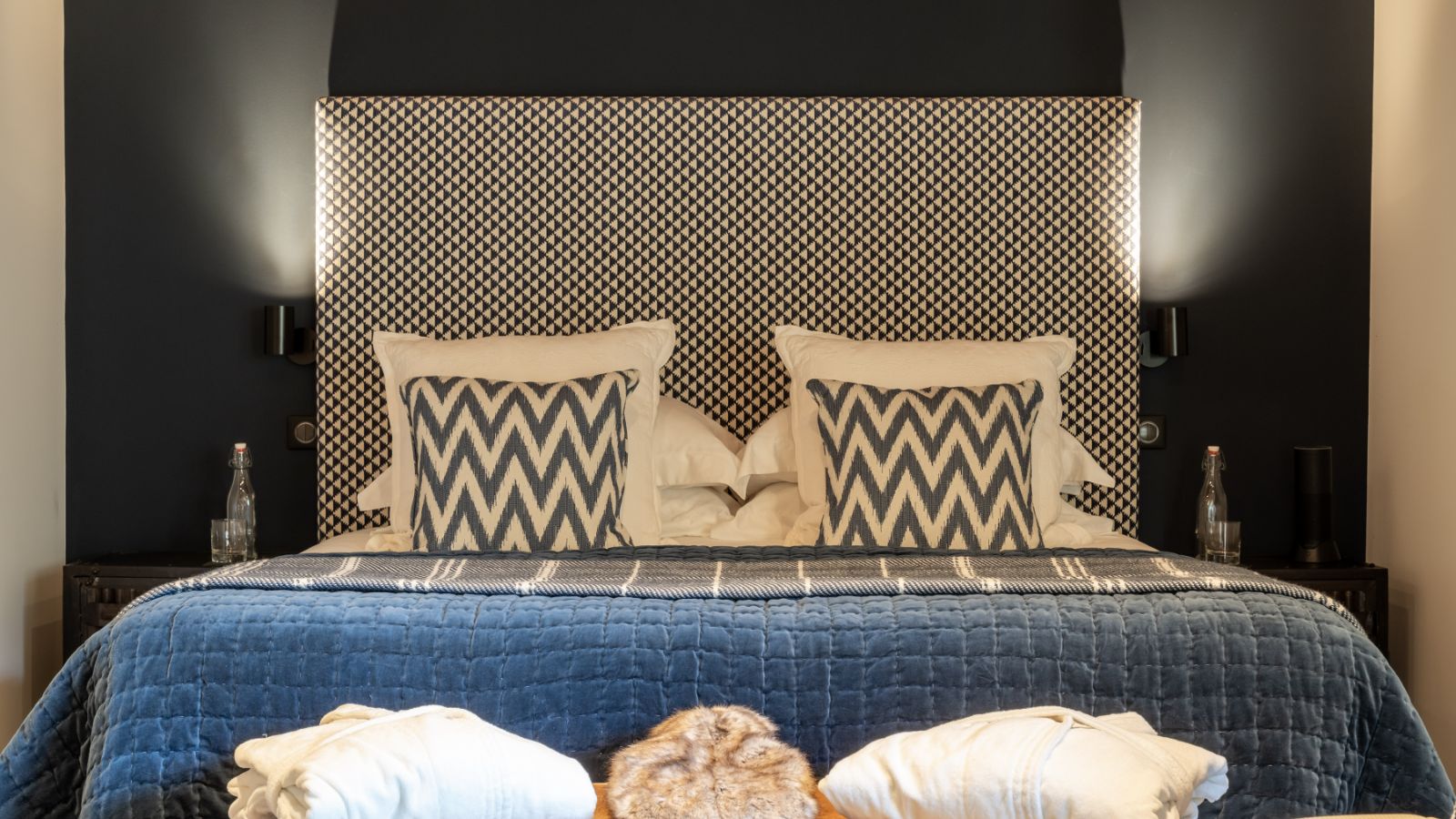 Luxury-Ski-Chalet-Meribel-Chalet-Berlioz-Oxford-Ski-Bedroom (6).jpg