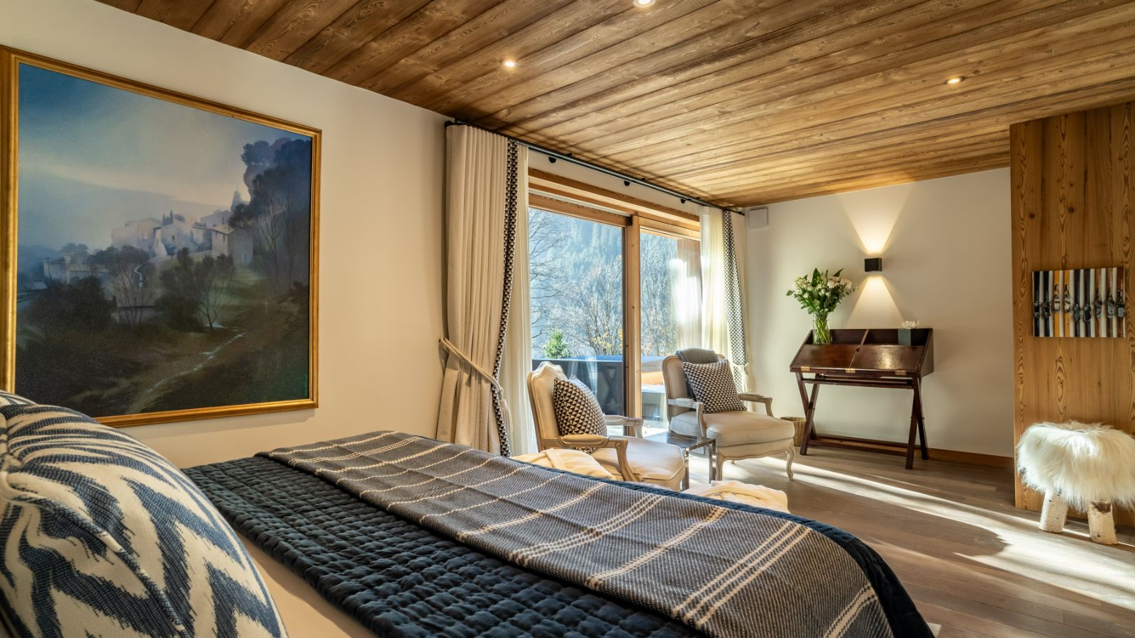 Luxury-Ski-Chalet-Meribel-Chalet-Berlioz-Oxford-Ski-Bedroom (7).jpg