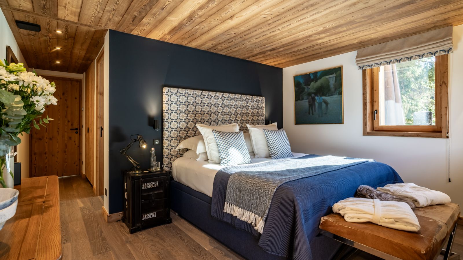 Luxury-Ski-Chalet-Meribel-Chalet-Berlioz-Oxford-Ski-Bedroom (8).jpg