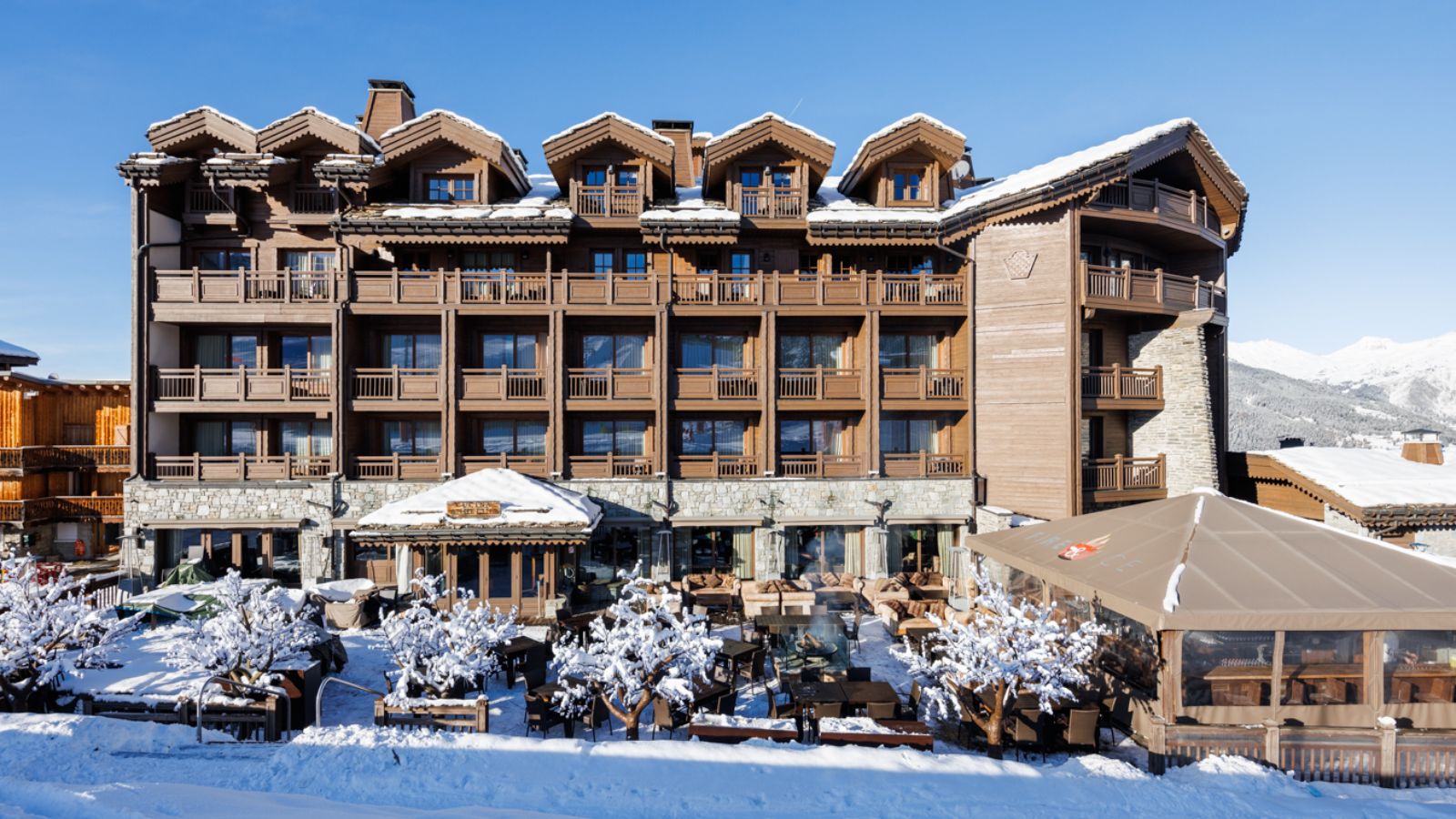 Luxury-Ski-Hotel-Courchevel-1650-Portetta-Hotel-Oxford-Ski-Exterior.jpg