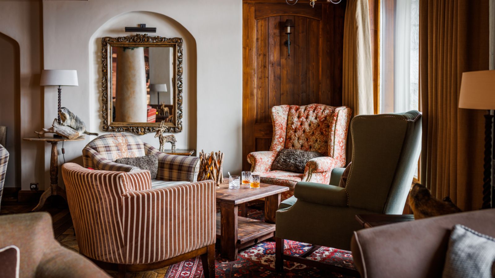 Luxury-Ski-Hotel-Courchevel-1650-Portetta-Hotel-Oxford-Ski-Lounge.jpg
