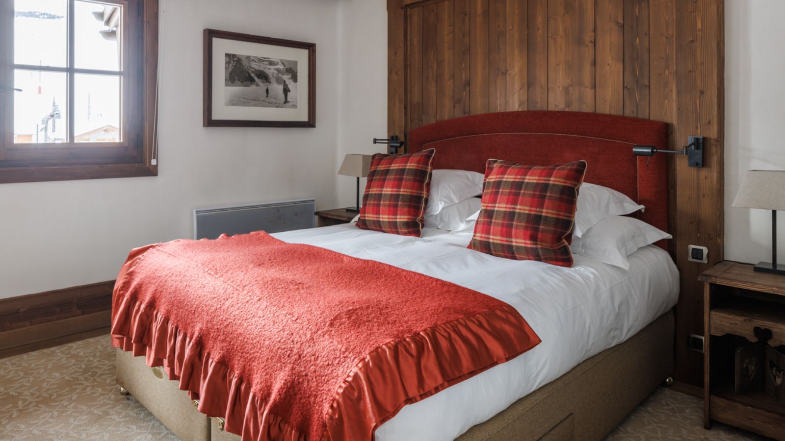 Luxury-Ski-Hotel-Courchevel-1650-Portetta-Loft2-Oxford-Ski-Bedroom (1).jpg